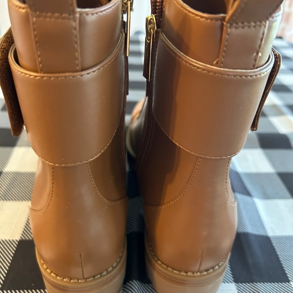 NWOB Michael Kors Tatum Tan Leather Boots w/Buckles - Picture 7 of 15